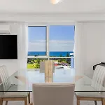One-Bedroom Escape With Ocean Views