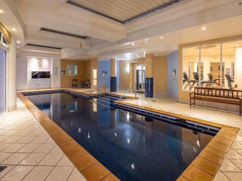 One-bedroom Escape With Ocean Views * Gold Coast